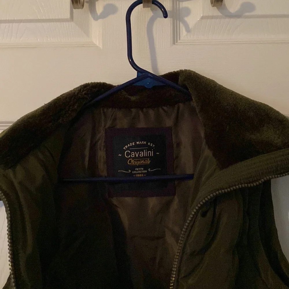 Dark green puffer vest - Picture 3 of 3